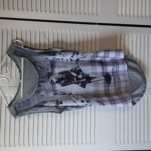 Sz S ( fits M) Sleeveless tank w pic of woman and plaid design below. Stretch